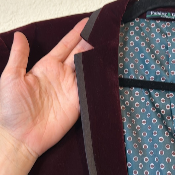 Paisley & Gray slim fit burgundy velvet jacket with silk details and lining - Picture 9 of 12